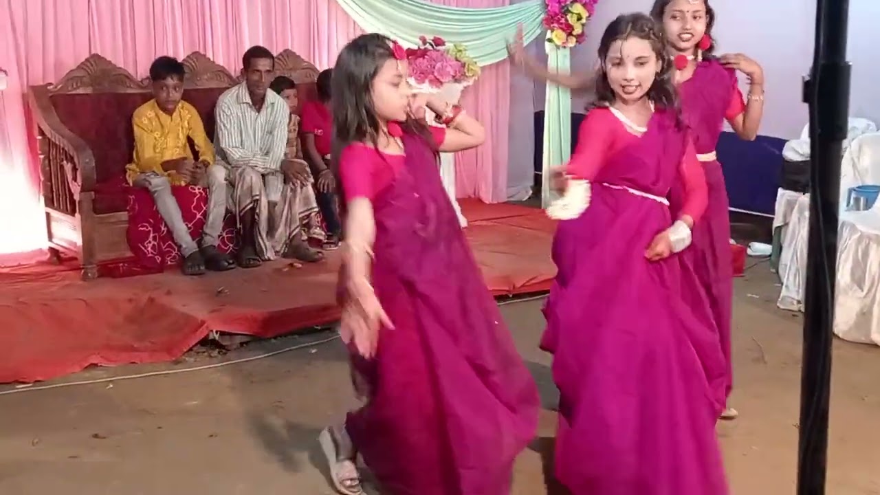 কমো লায় নিত্য করে