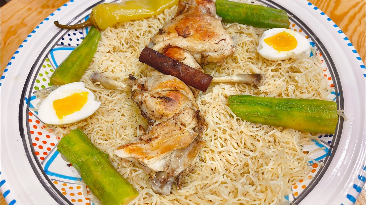 رشتة جزائرية بطريقة سهلة وسريعة 🧅🍗#رشتة  #دجاج #تقليدية #جزائرية 