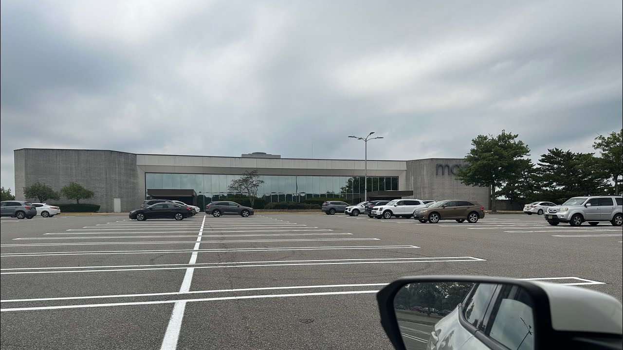 Rockaway TownSquare it’s not a dead mall. just needs people in it.