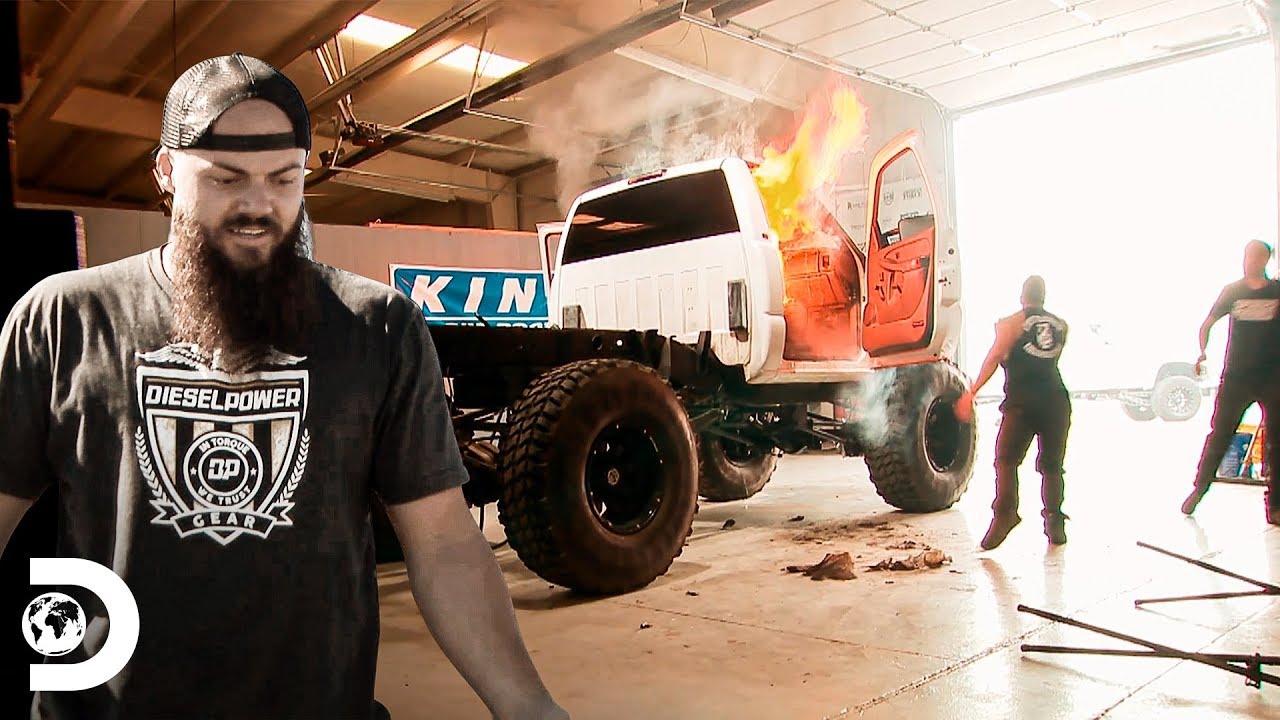 Caminhonete Duramax com motor a diesel em chamas | Movidos a Diesel | Discovery Brasil