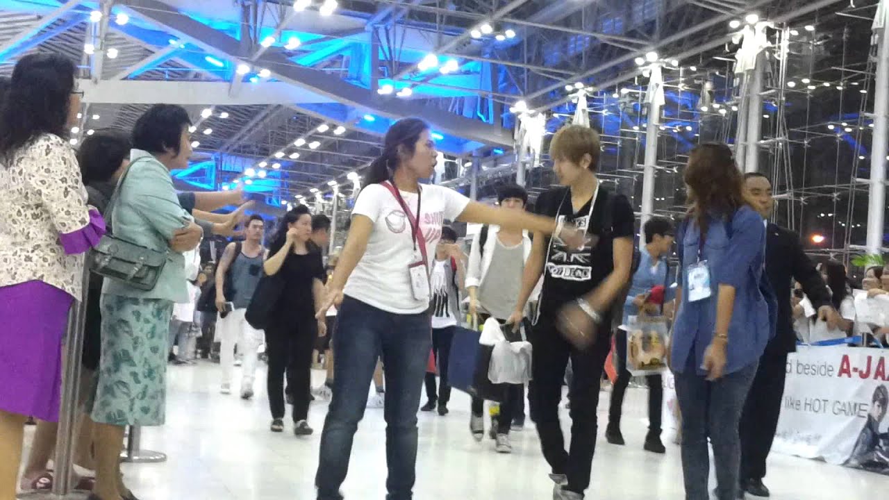 [FANCAM] 121006 A-JAX @ suvarnabhumi airport back to Korea