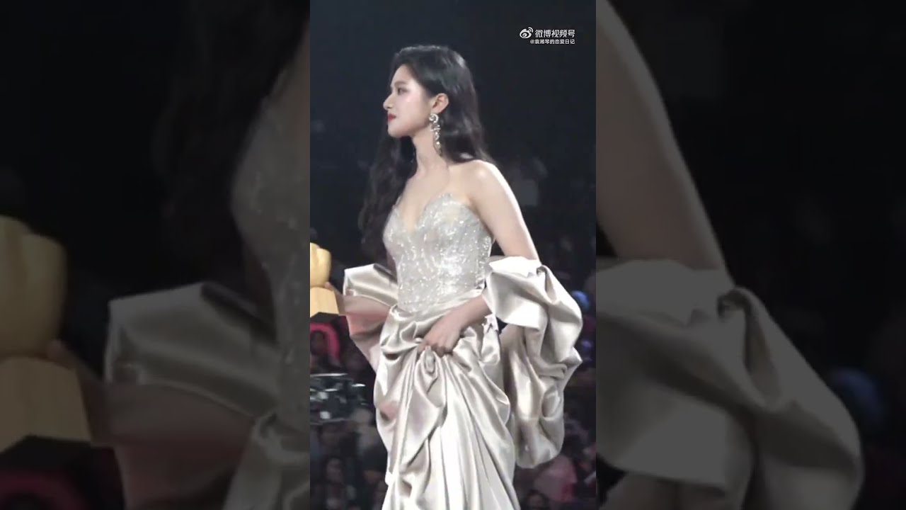 231217 Tencent Video All Star Night 2023 Fancam - Zhang Jingyi 张婧仪