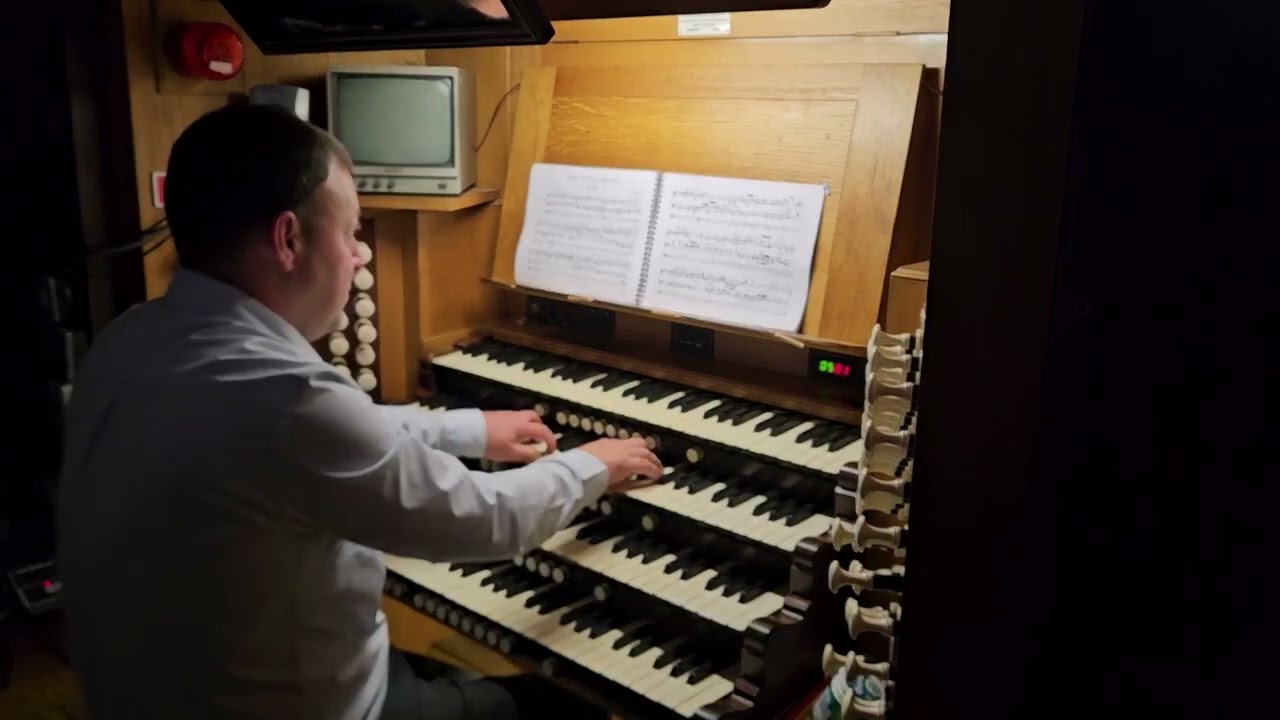 Edward Taylor plays Harwood: Cathedral Prelude in B flat