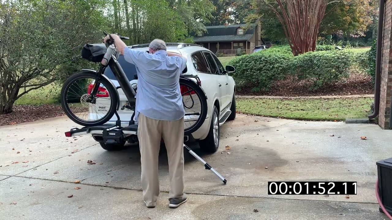 Unloading A Bike from a Thule EasyFold