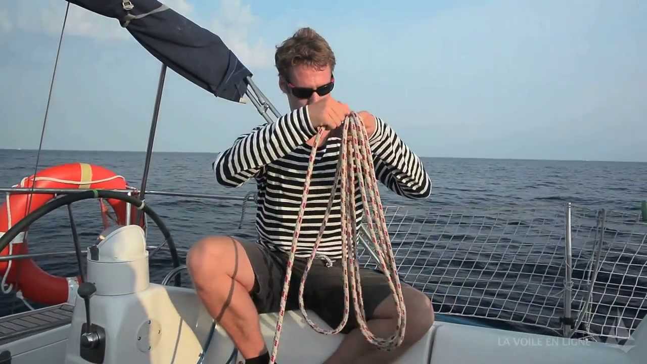 École de voile croisière - lover un bout