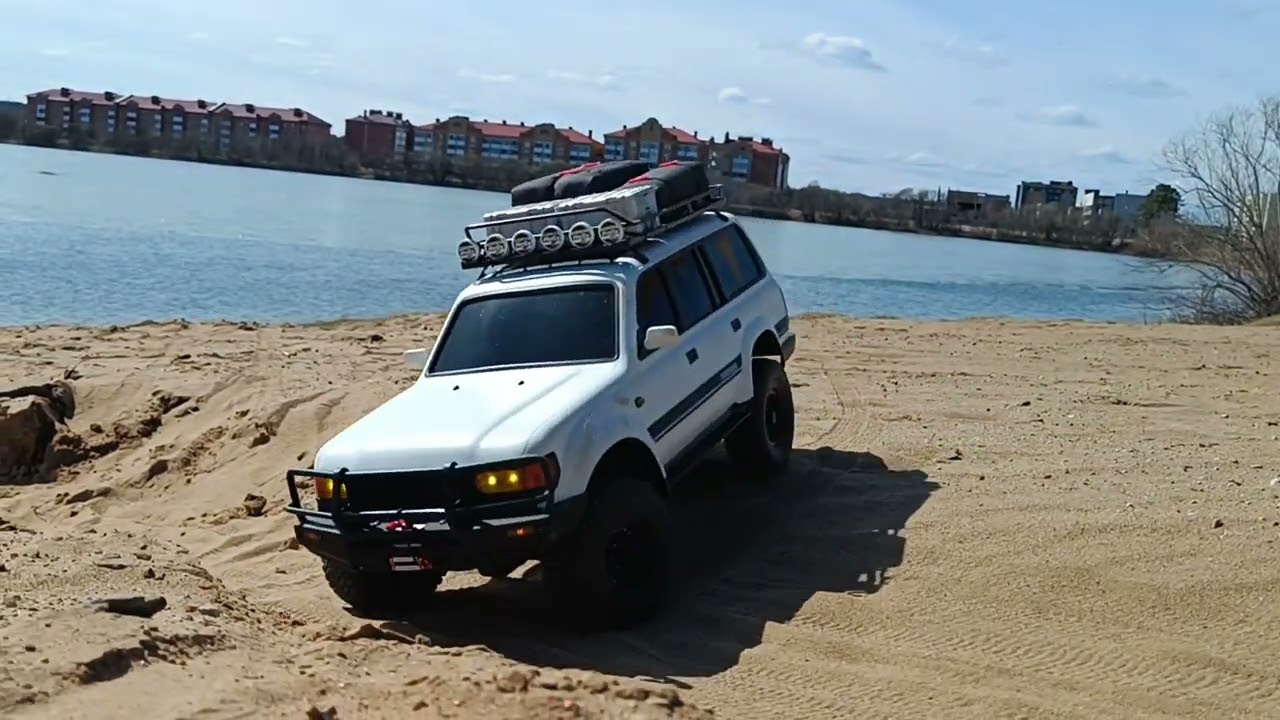Toyota land cruiser 80 series and Mitsubishi pajero off-road rc scale #axial #rctrophy #offroad #rc