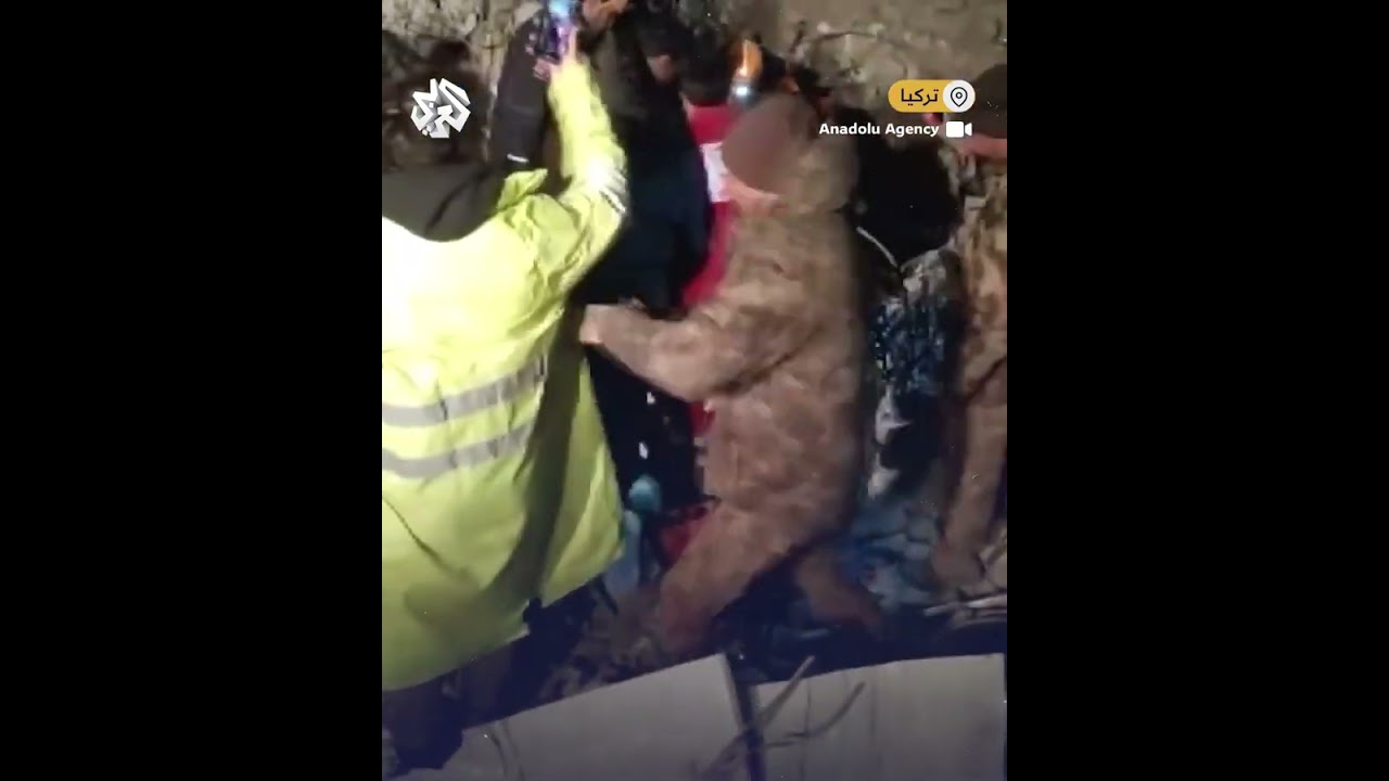 قصة نجاة أسطورية .. إنقاذ شخصين من تحت الأنقاض في ولاية هاتاي التركية بعد 261 ساعة من الزلزال