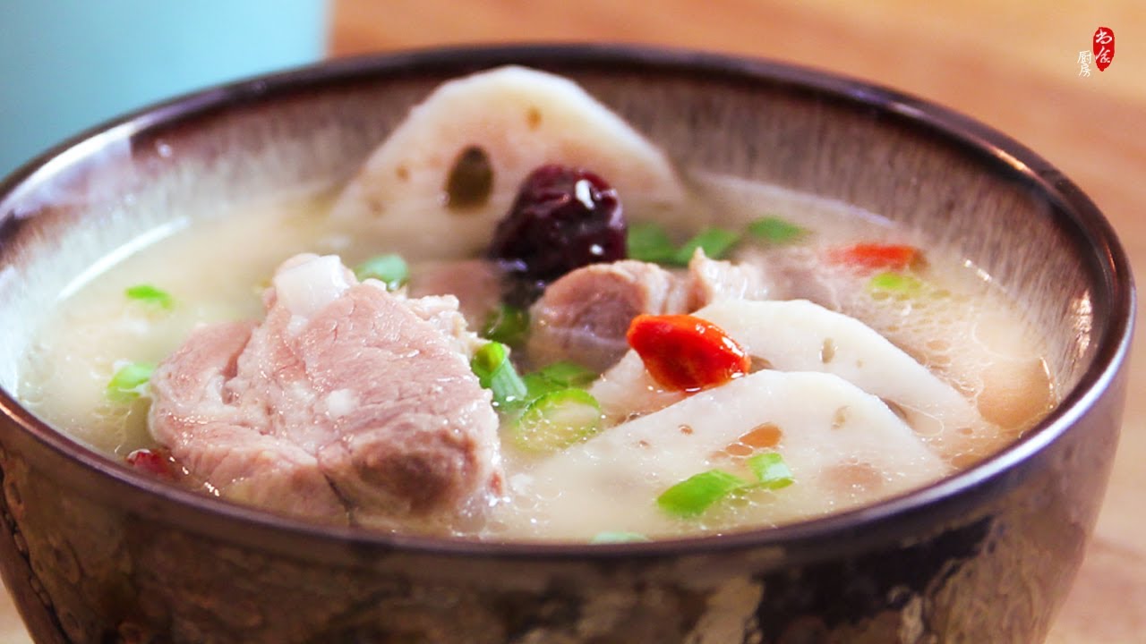 老妈常炖的汤，喝一口超级舒服！养生莲藕排骨汤 Lotus Root Soup With Pork Ribs, super comforting & handful of ingredients!