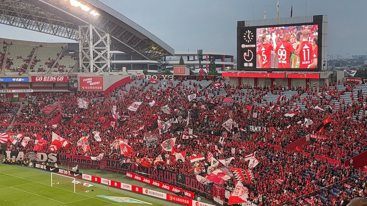 ルパンの指揺れる神戸讃歌vsカモン浦和レッズ 試合開始前の雰囲気2025年10月4日(土) J1 浦和レッズ vs ヴィッセル神戸 @ 埼玉スタジアム2002