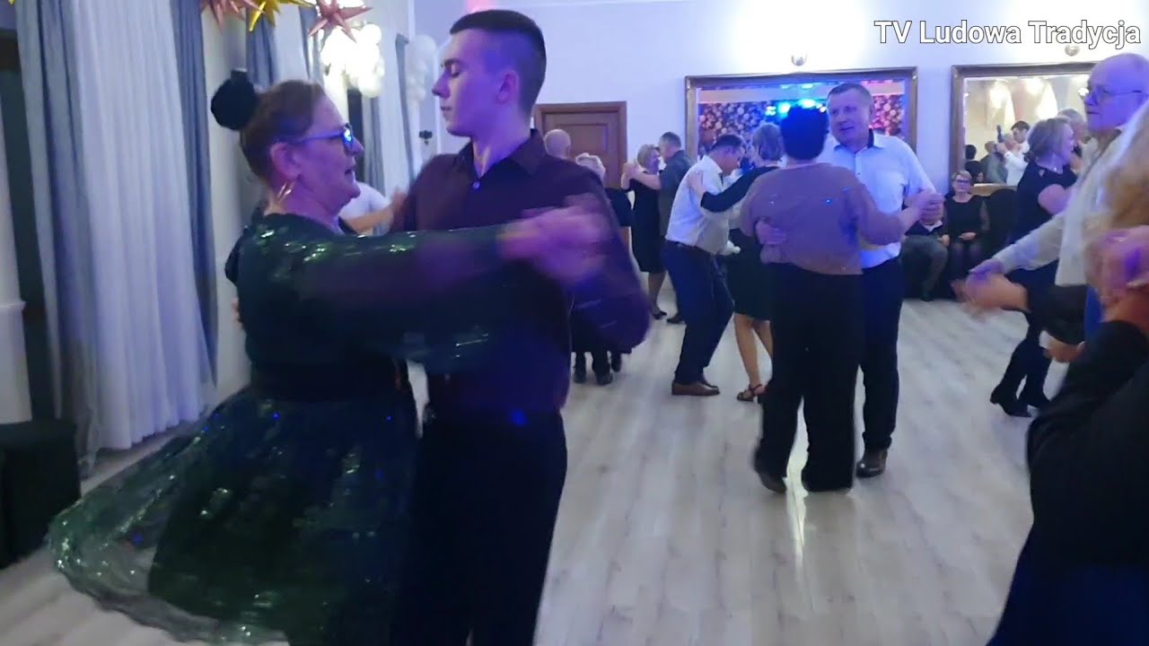 HULAŃSKO a na parkiecie tancerz Arek z Danusią która to od roku uczy tańca ludowego tegoż młodzieńca