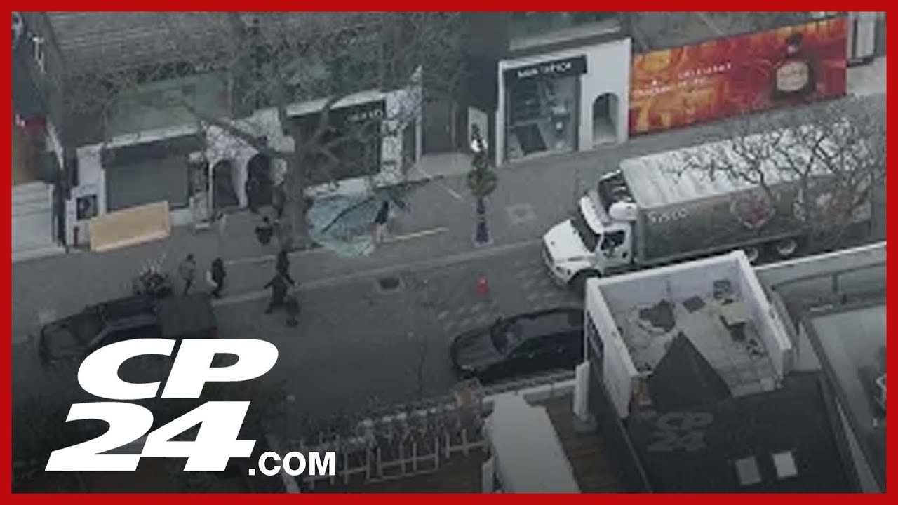 Aerial view over the scene of a jewelry store robbery in Yorkville