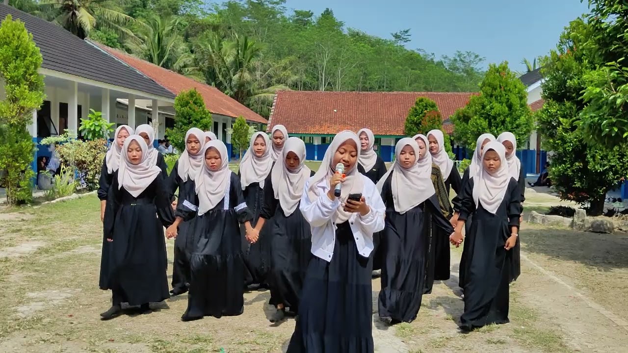 Sholawat Nabi Putra Abdullah oleh kelas 9B (Suci Aura Fitri)