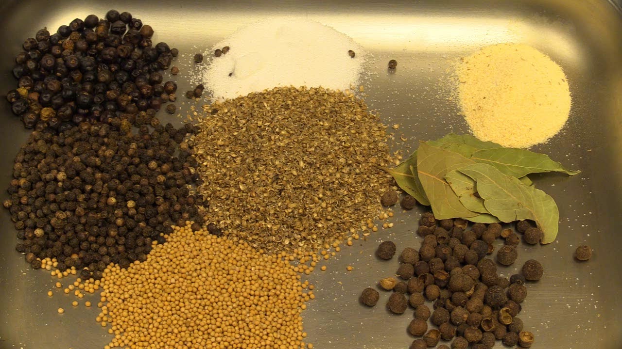 P&ouml;kelsalz mit Gew&uuml;rzen f&uuml;r Schinken. Schritt f&uuml;r Schritt mit Rezept.