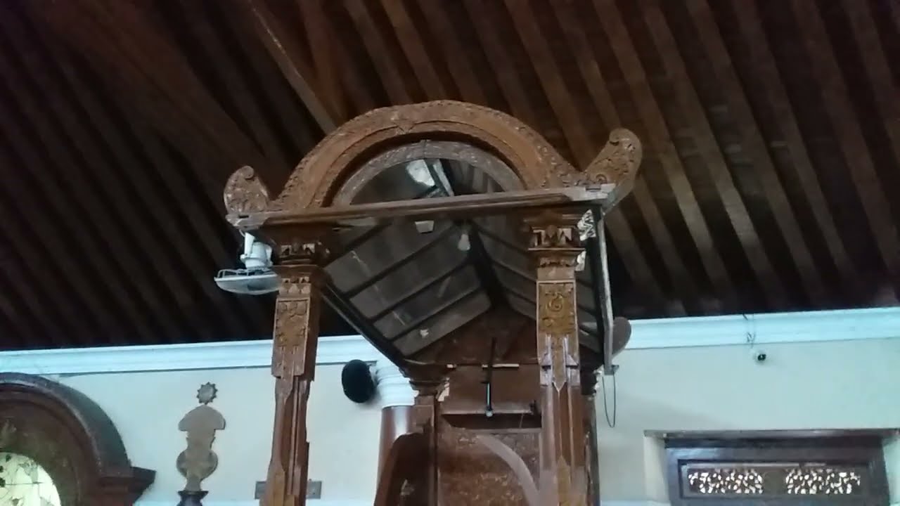 Adzan dan Bedug Masjid Agung Surakarta.