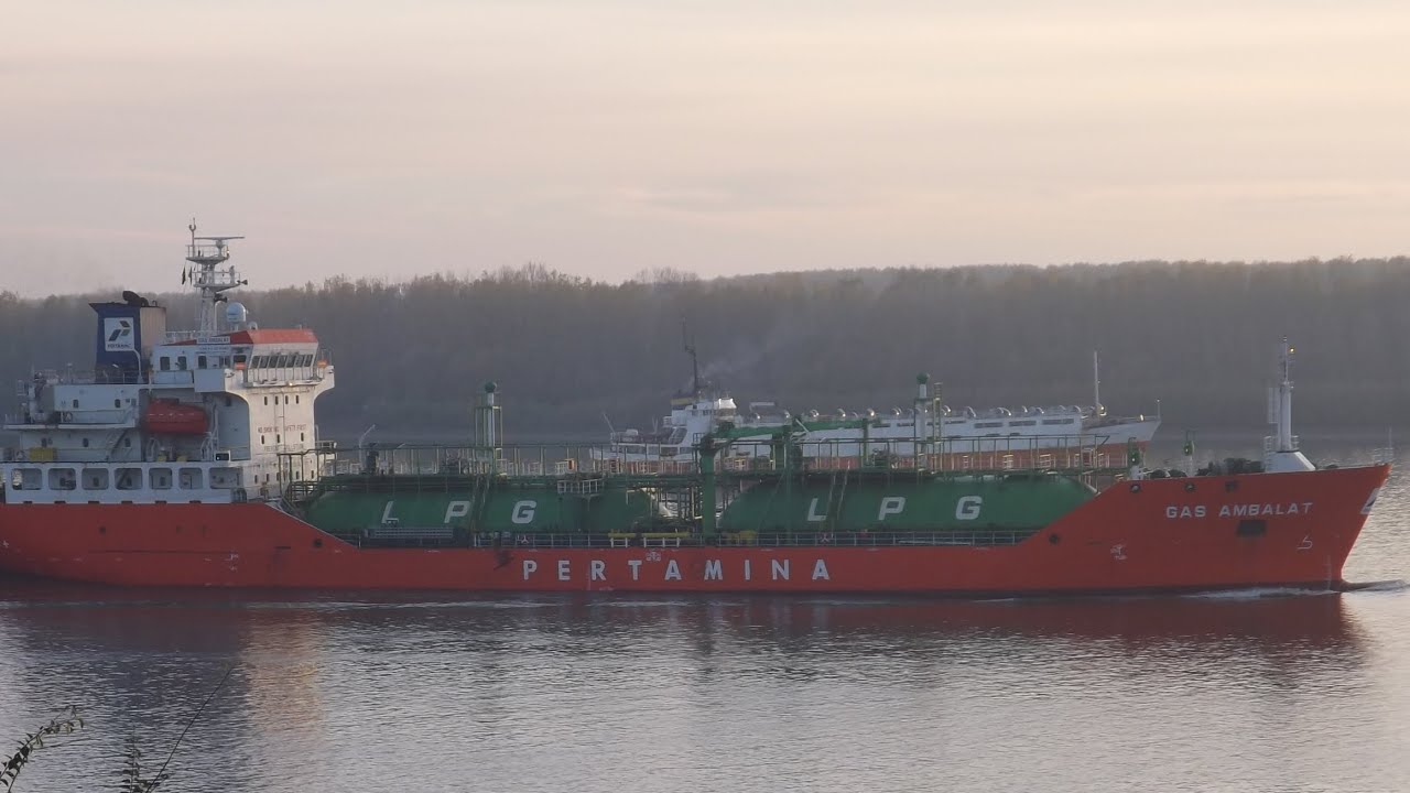 SHIPS MOTION ON THE RIVER ON FOGGY WEATHER | Shipspotting #1