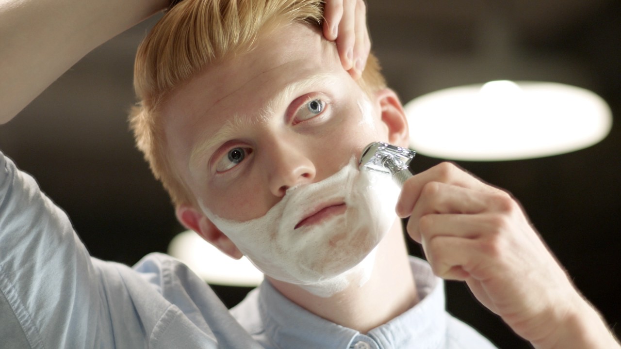 Bruk av barberhøvel - Guide til tradisjonell barbering fra Barbershop.no - 4/5