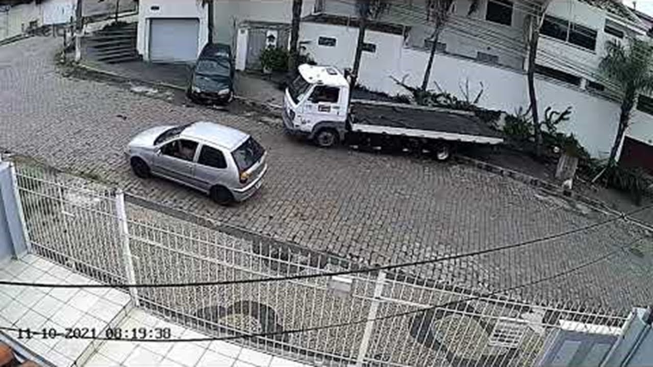Tough Day for Tow Truck Driver || ViralHog