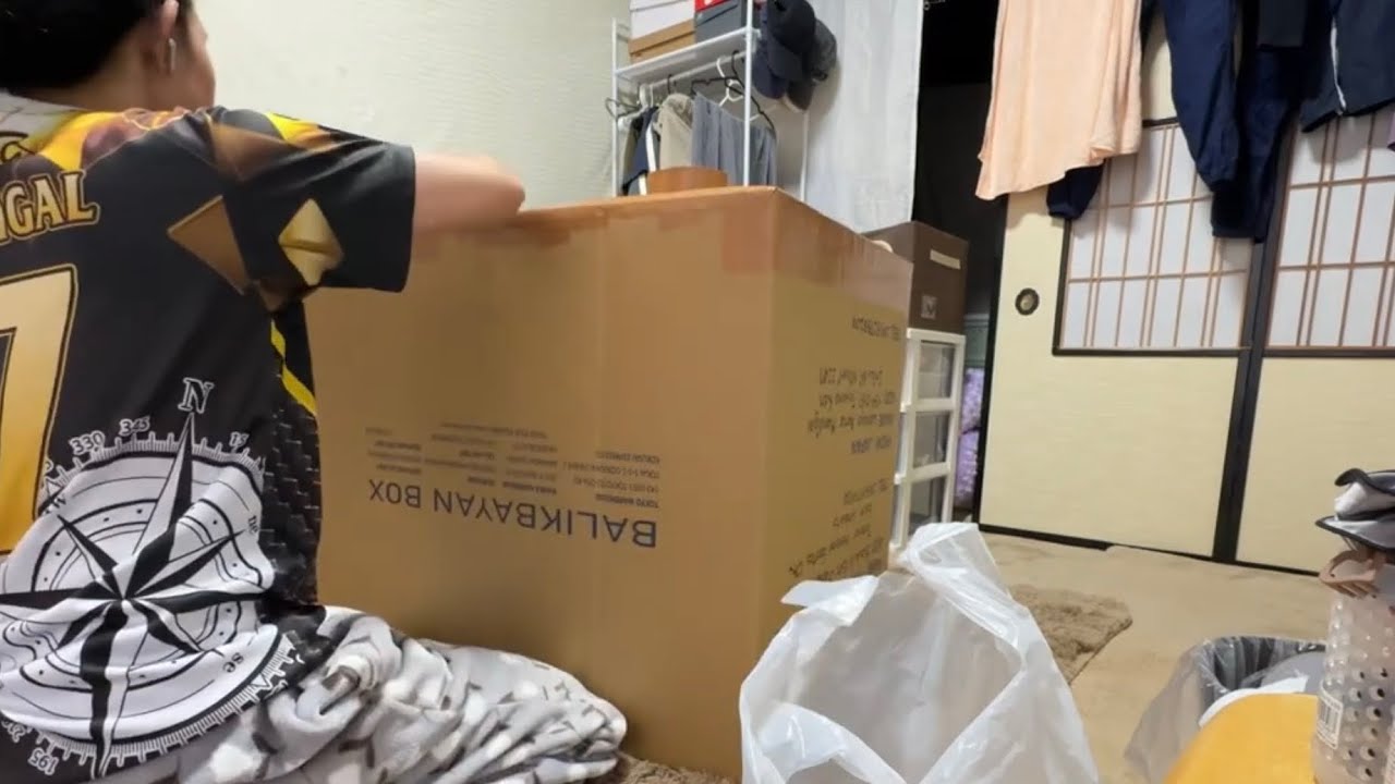 “A Day in My Life as an OFW | Rest Day + Balikbayan Box Time”