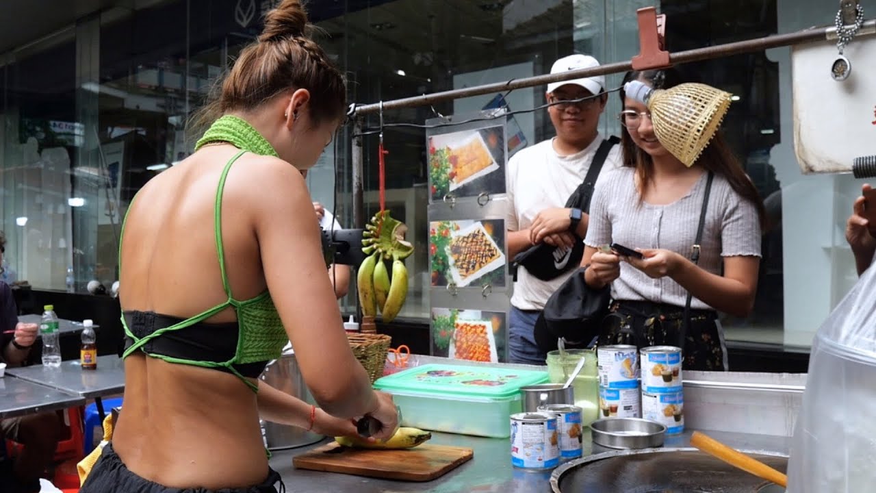 A Day Hard Working of Puy Roti Lady - Thai Street Food