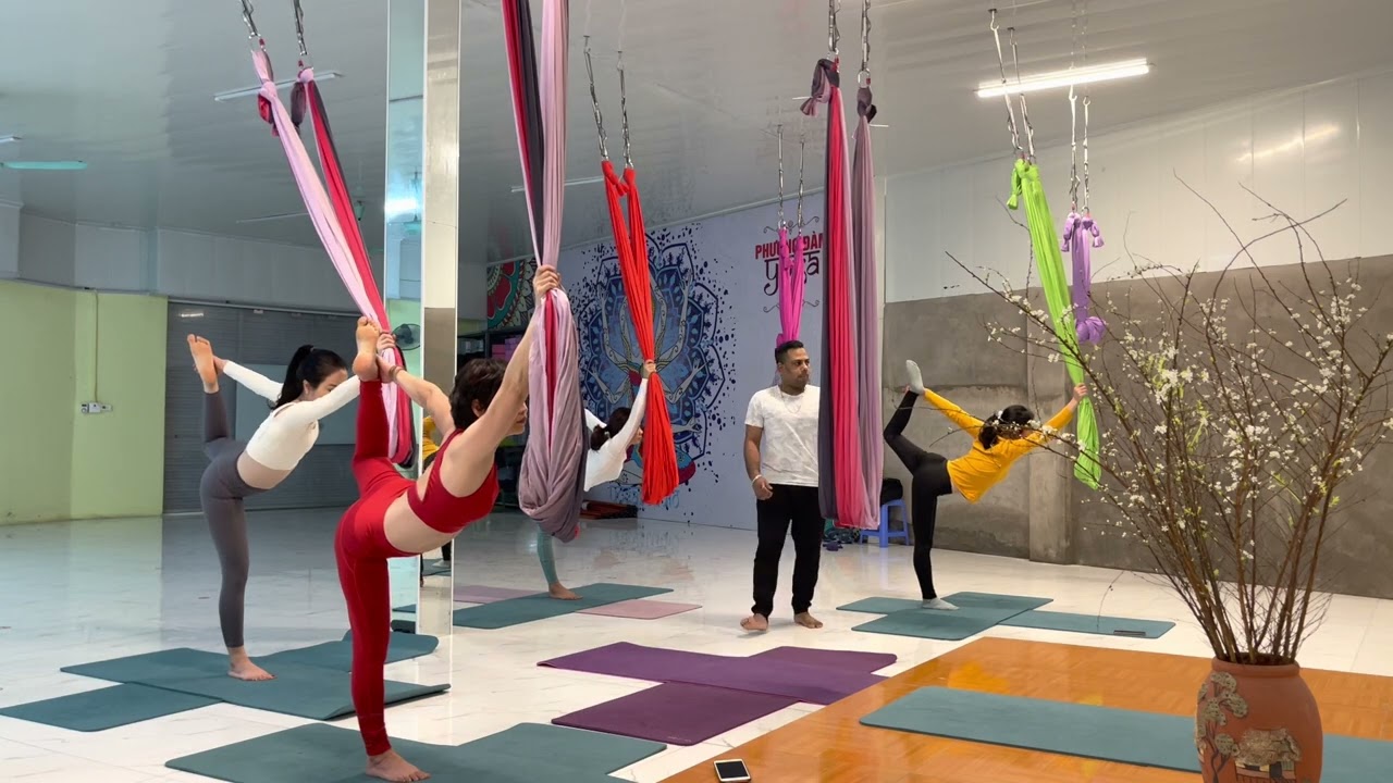 #aerialyoga#yogachinku#vietnam#