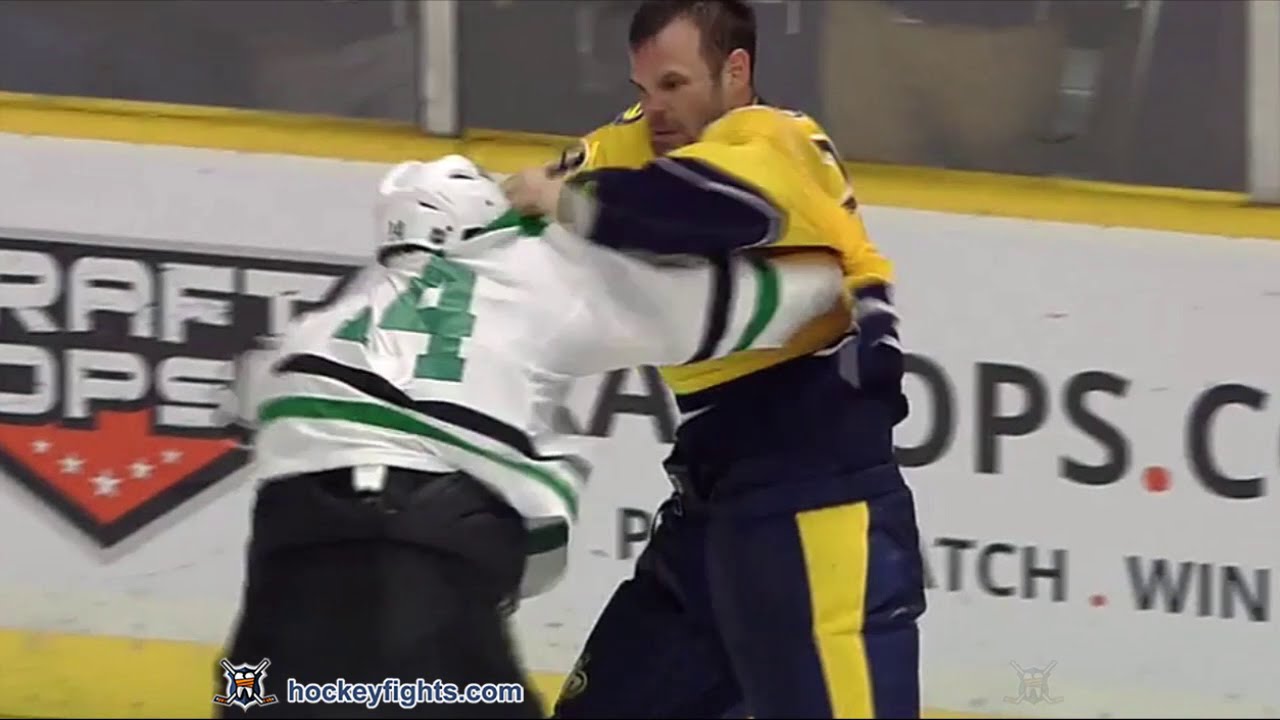 Jamie Benn vs Paul Gaustad Mar 1, 2016