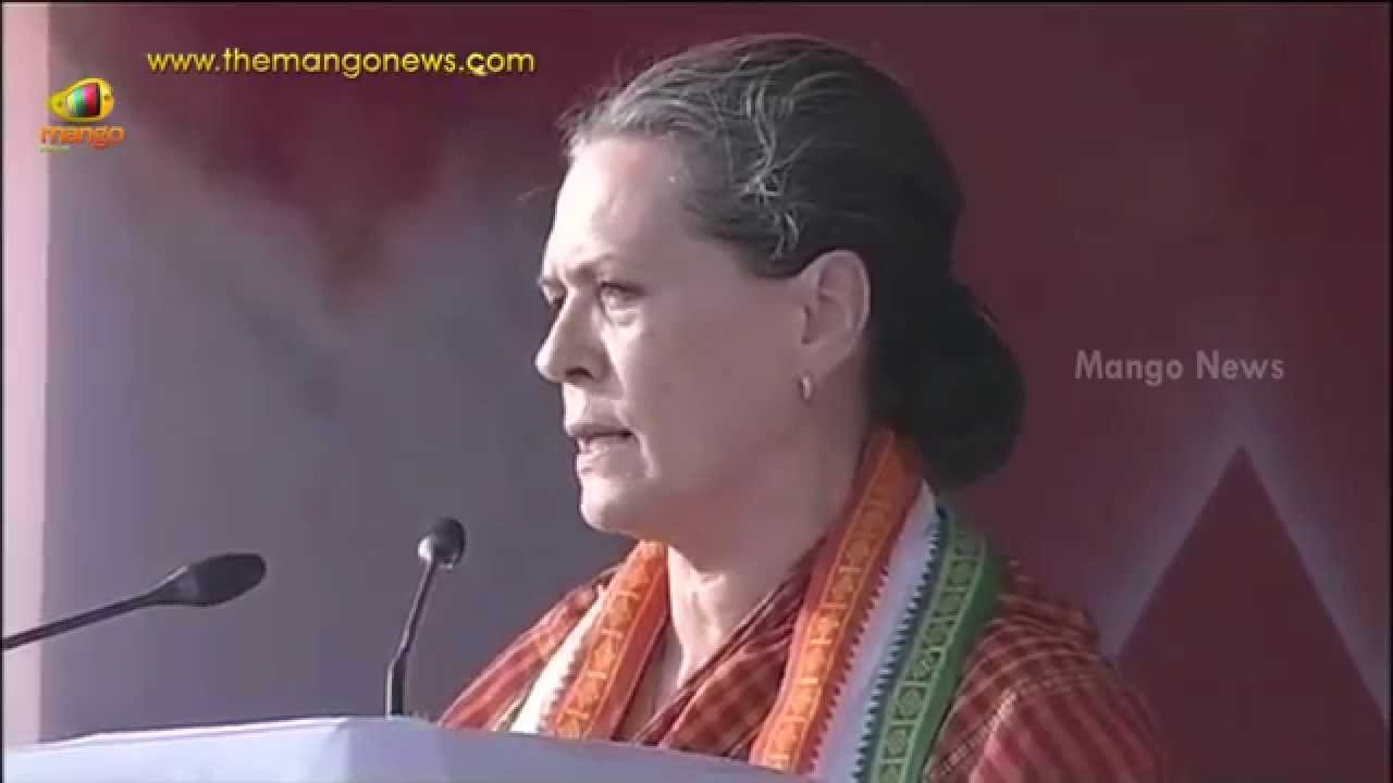 Sonia Gandhi Hindi speech in Maharashtra : Modi renamed our schemes and claims credit for them