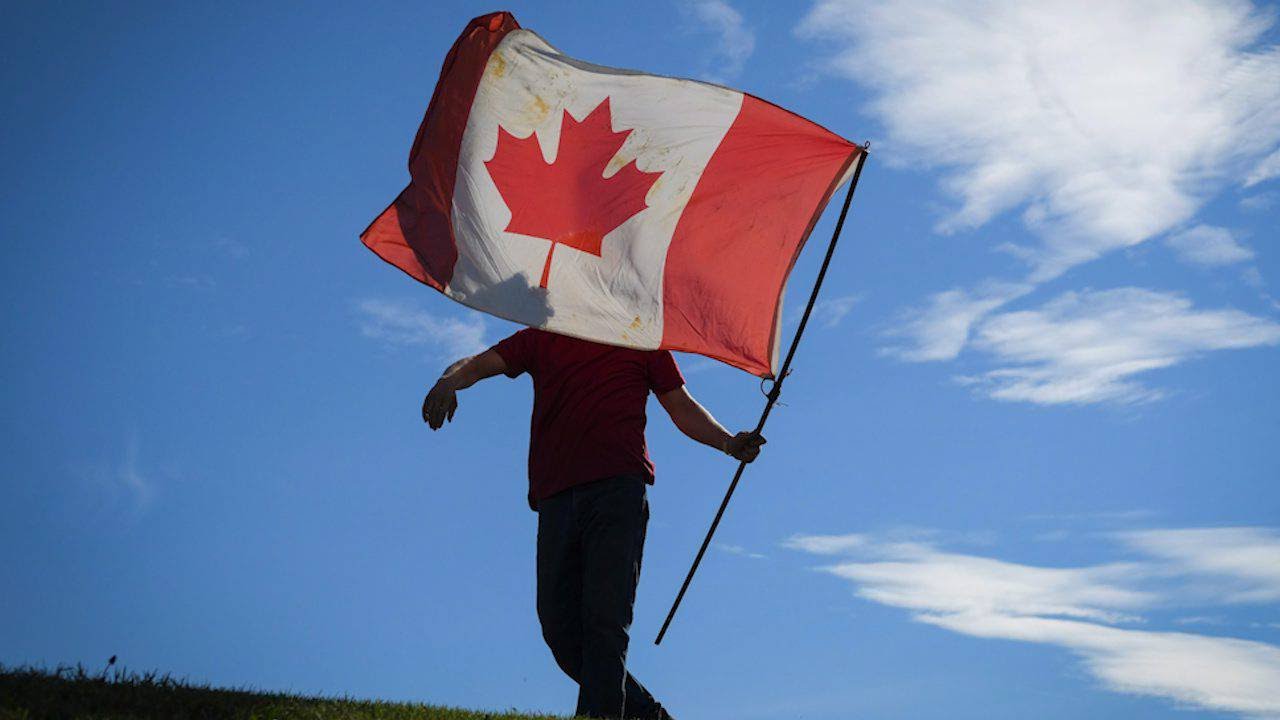 Money Monitor: Expert tips for newcomers to Canada