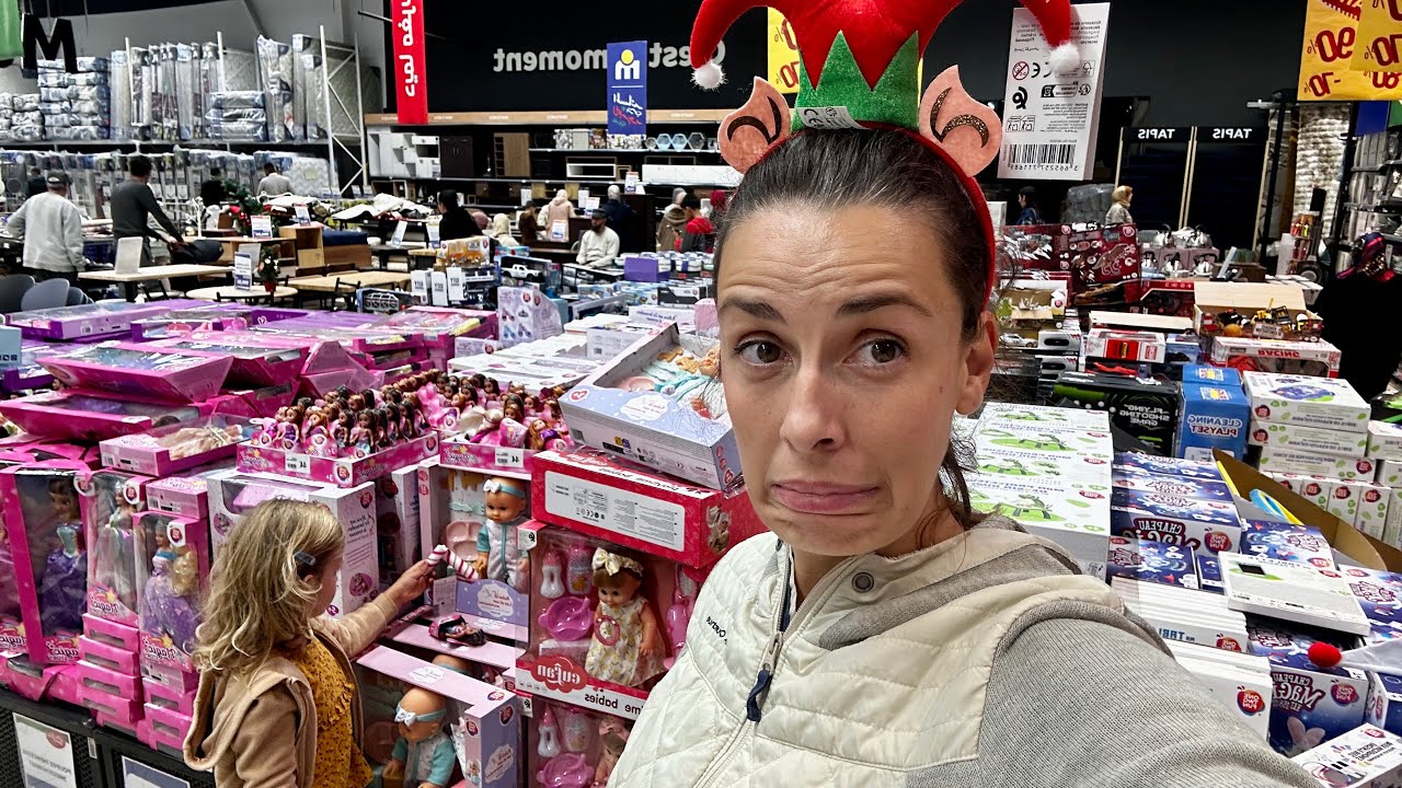 Christmas Shopping in Morocco 🇲🇦 (At a Moroccan Supermarket)