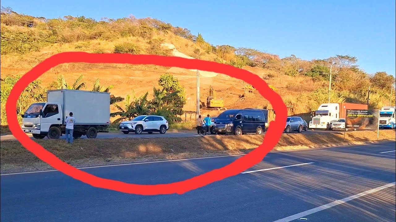 Dos vehículos involucrados en un accidente. Carretera panamericana El Salvador 🇸🇻