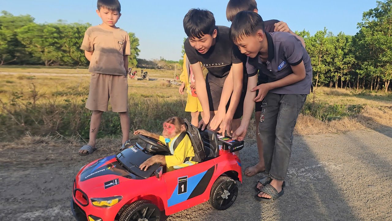 SU excitedly goes around showing off his new supercar