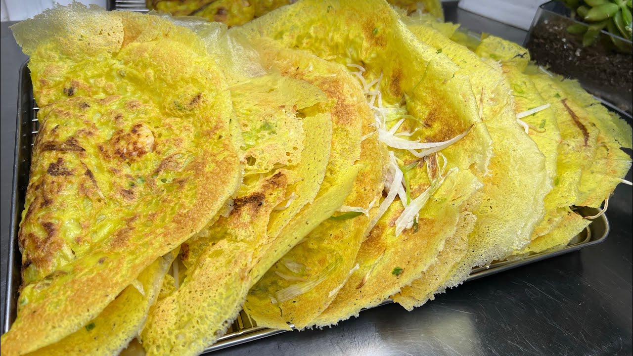Cách Pha Bột Cho Bánh Xèo Giòn Rụm & Ko Cần Dùng Nhiều Dầu Khi Chiên - Sizzling Vietnamese Crepes