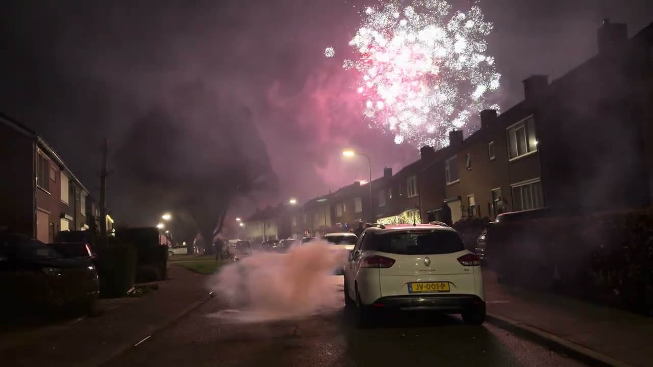 Dit was onze traditie - vuurwerk afsteken met oudejaarsavond - oud en nieuw 2025 new year Nederland