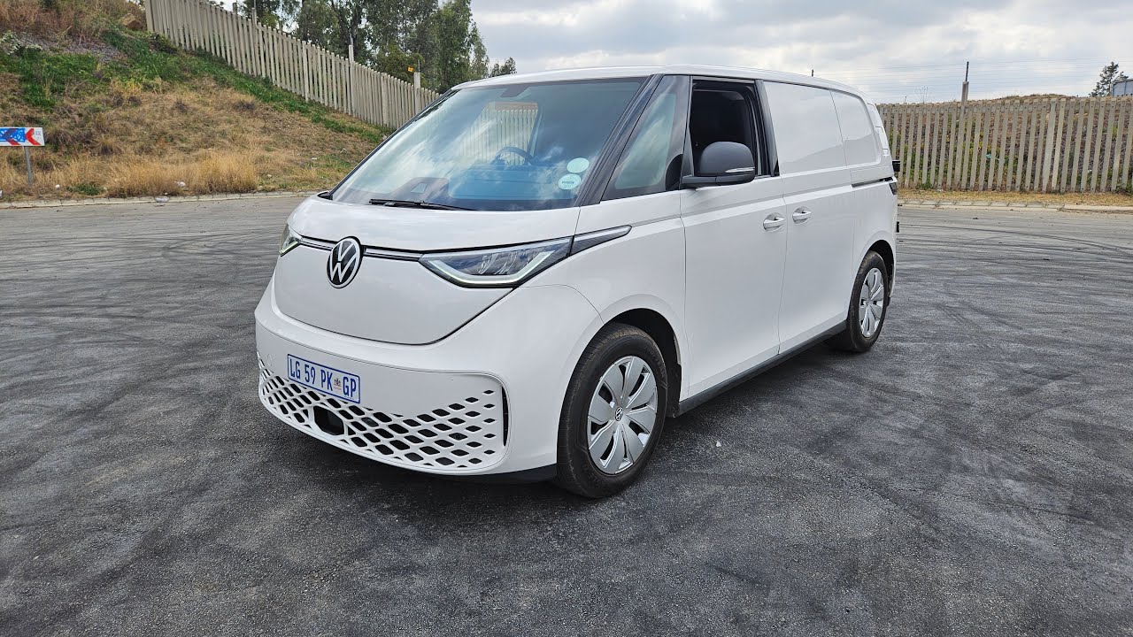 Обзор VW ID. Buzz: Электрический Kombi, возвращающий былую крутость.