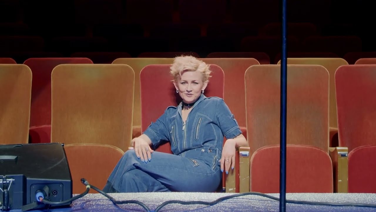 Stine Bramsen - Blonde & Blank - Live musikvideo