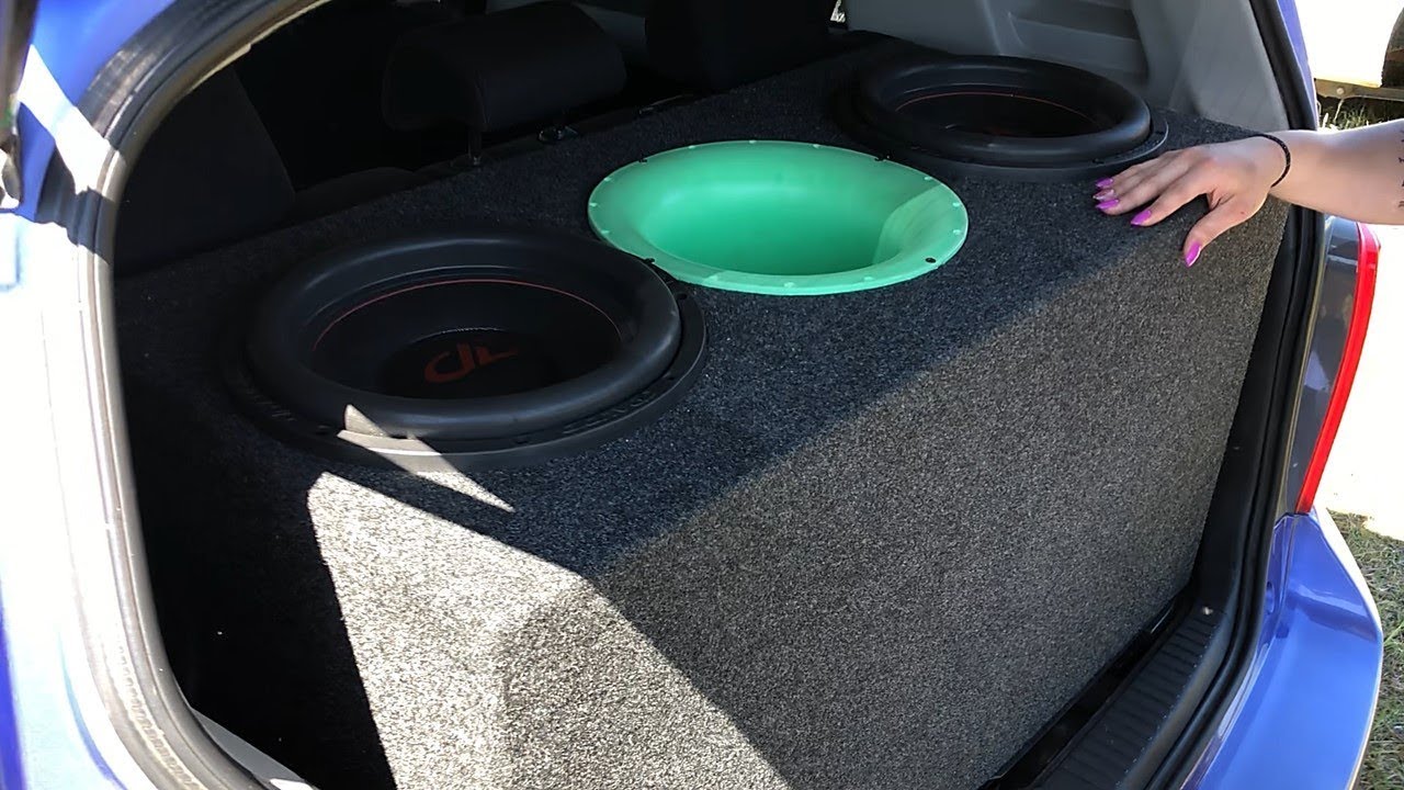 GIRLS 2 12S SYSTEM TEARING UP HER CAR!
