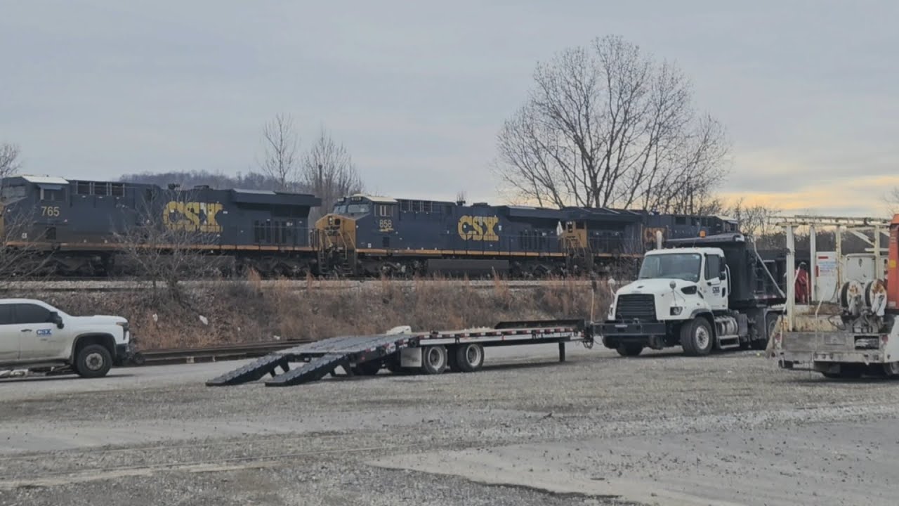 CSX U247 Entering Kingsport Yard - Kingsport, TN