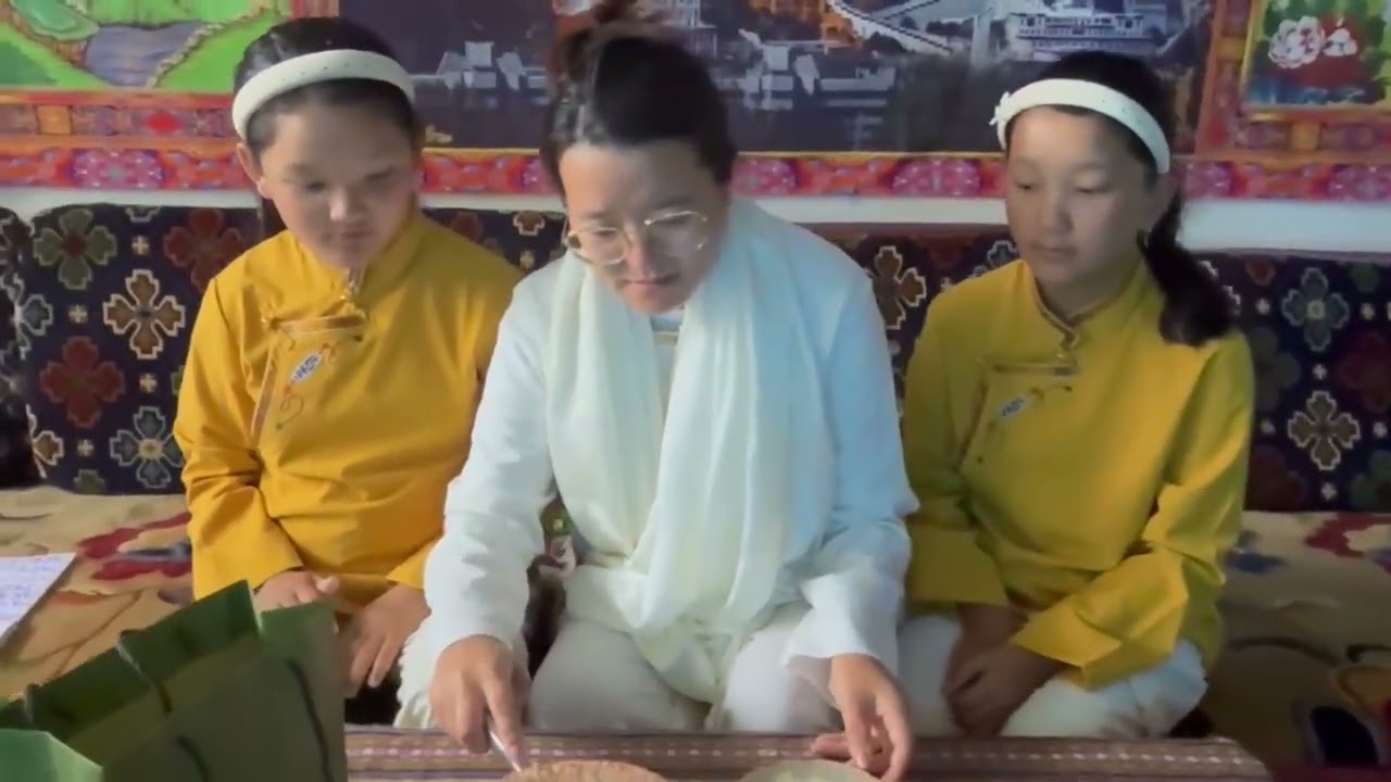 དེ་རིང་ནང་མའི་ལྷན་འཛོམས་ཀྱི་  པདྨ་ སྐྱེས་སྐར་མཉམ་དུ་བསུ་ མི་ཚེ་བདེ་སྐྱིད་ལྡན་པ་ཤོགས།🎂❤️❤️❤️🌻🌻🌻🙏🏻