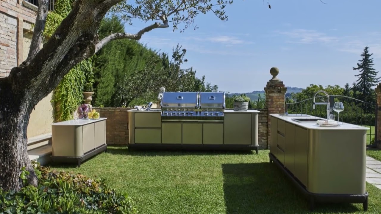 Curved  Outdoor Kitchen by Samuele Mazza