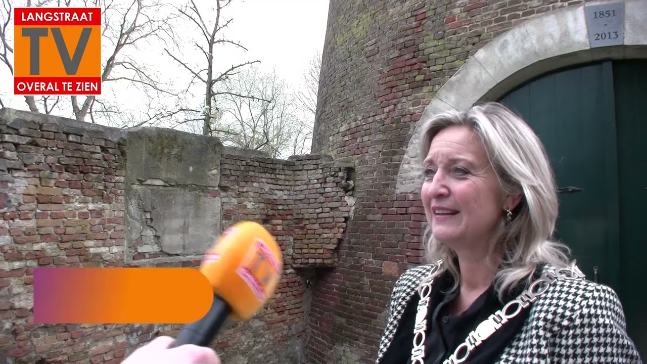 Overhandiging eerste editie 'Waspik in kleur'