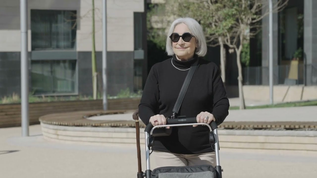 Pourquoi choisir le chariot de course R05 Playcare à la place d'un déambulateur ?