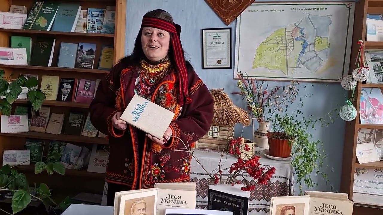 Її знають і люблять навідь далеко за межами України- поетесу Л . Українку. Поезію читає Л. Іванюк.