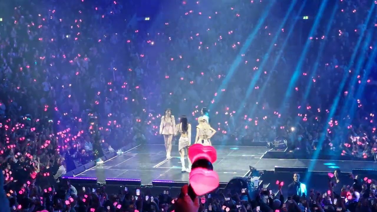 221219 - Lovesick Girls Fancam 4K | BLACKPINK BORN PINK CONCERT in Berlin