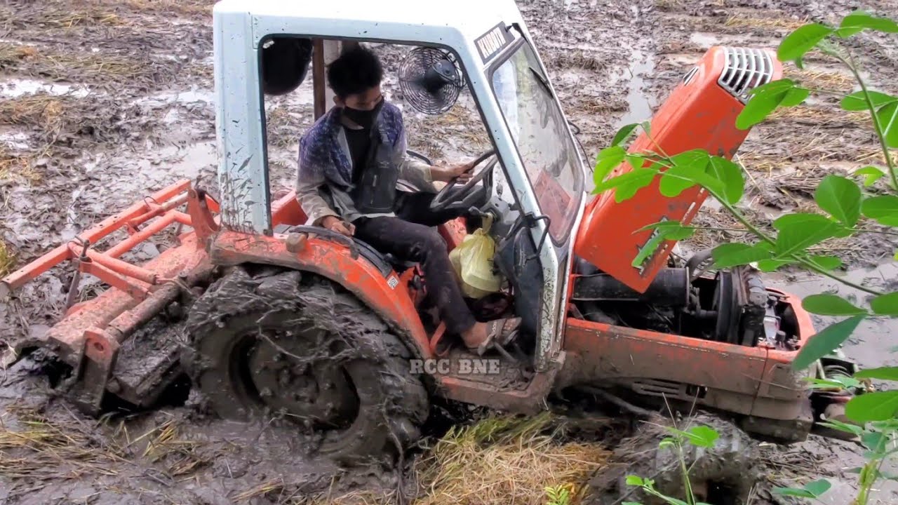 👨‍🌾🚜🌾 Continue tilling the rice fields for the villagers.