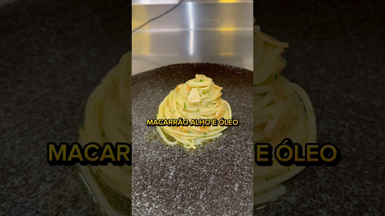 Como fazer macarr&atilde;o alho e &oacute;leo #shorts #chef #gastronomia #macarraofacil
