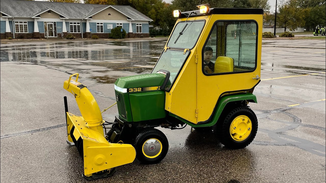 332 John Deere cozy cab part 1 🌧