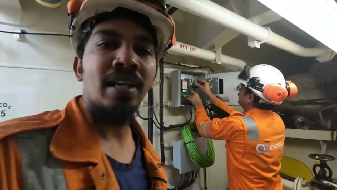 නැවේ වැඩ #2 | changing the speed log sensor on a floating vessel.