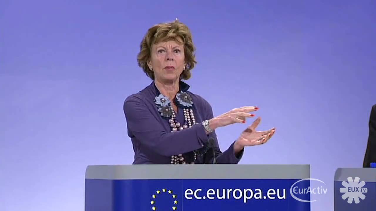 Kroes wants broadband Internet for all Europeans by 2013