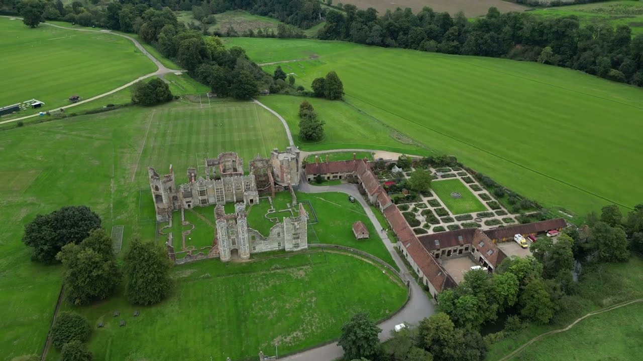 Cowdray House (Cowdray castle)