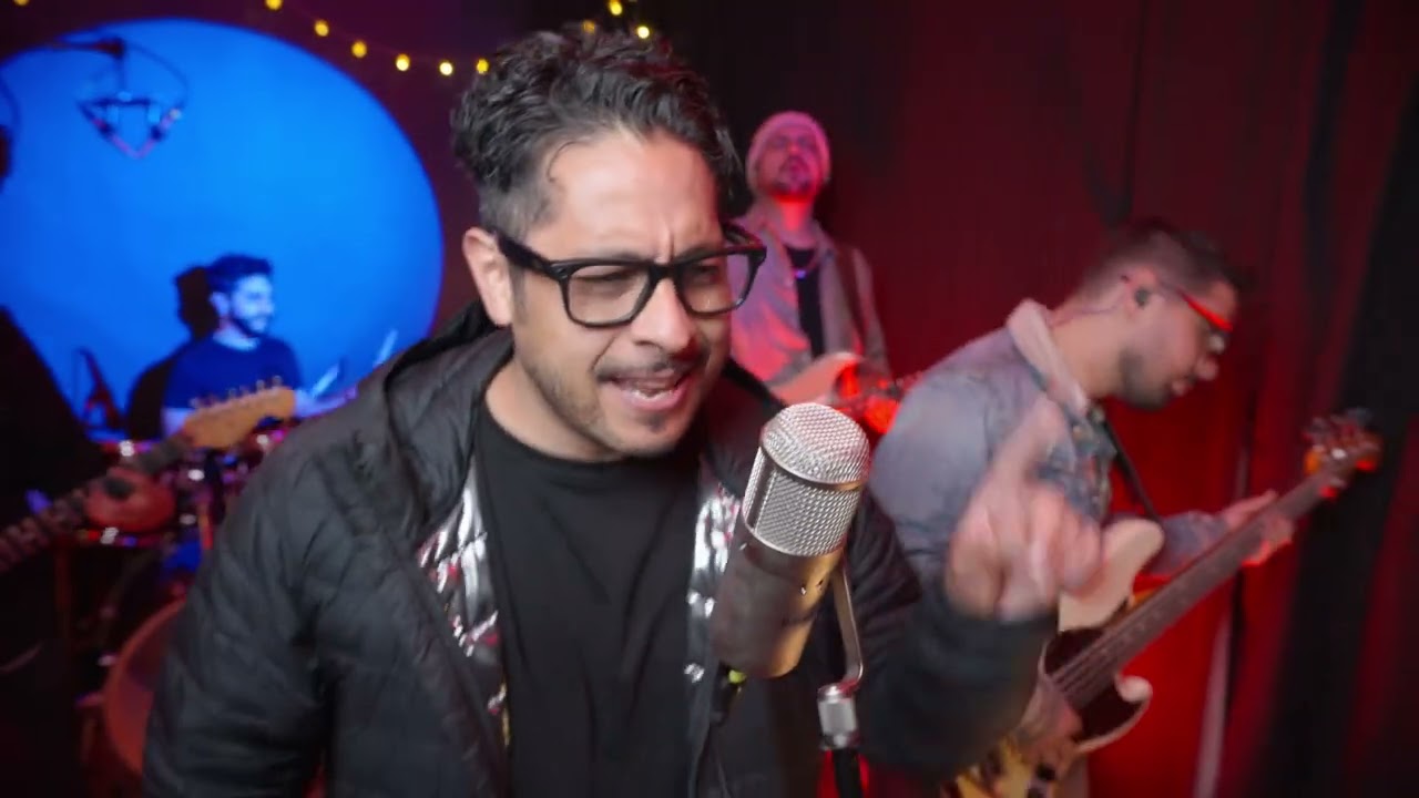 Cover -D&iacute;as de fuego ( el creador hace un cover de s&iacute; mismo)