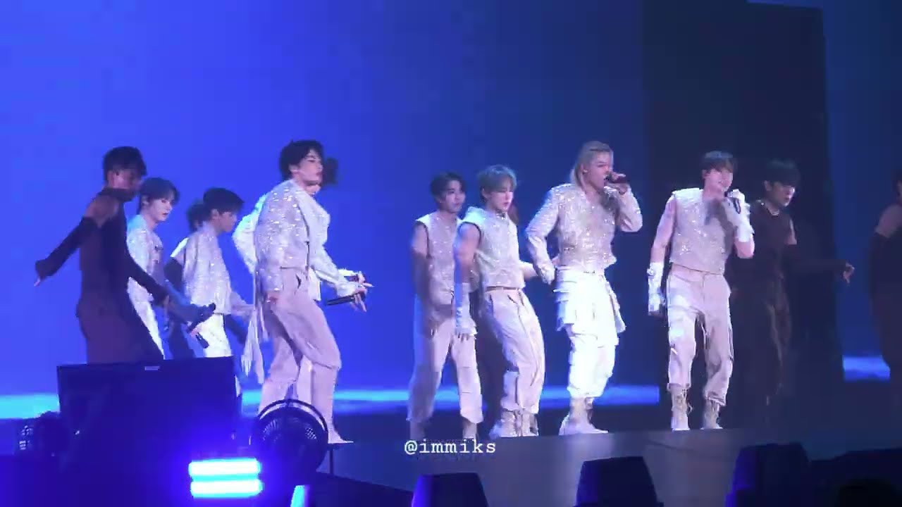 240928 Stray Kids dominATE Singapore - Mountains + Thunderous